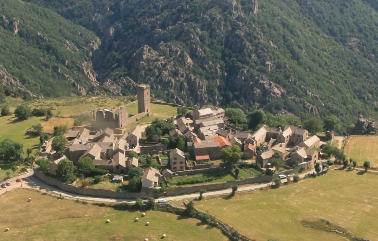 De La Garde Hébergement de vacances *